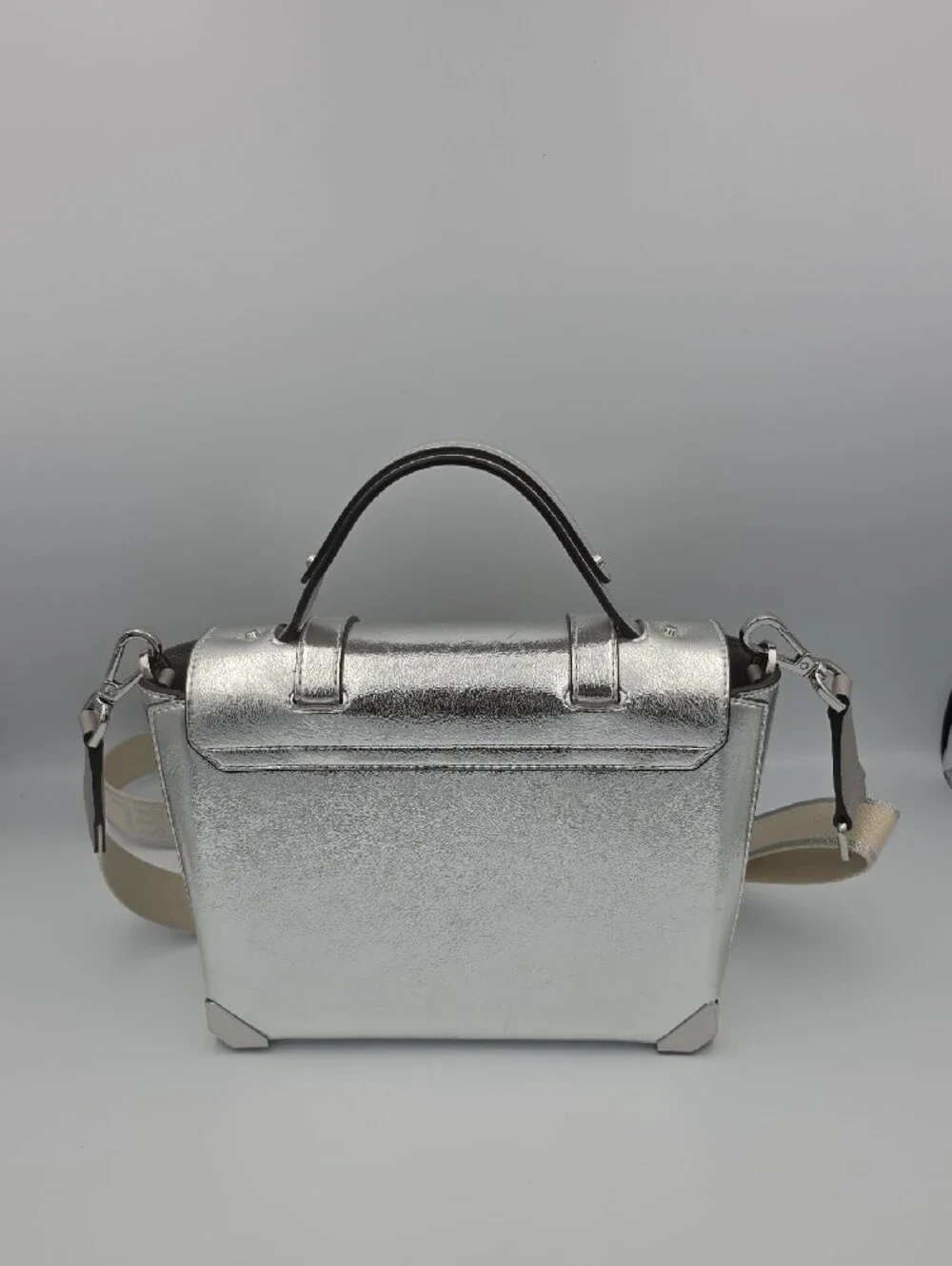 Michael Kors Silver Metallic Small Manhattan W/ Silver Hardware (NWOT)🩶